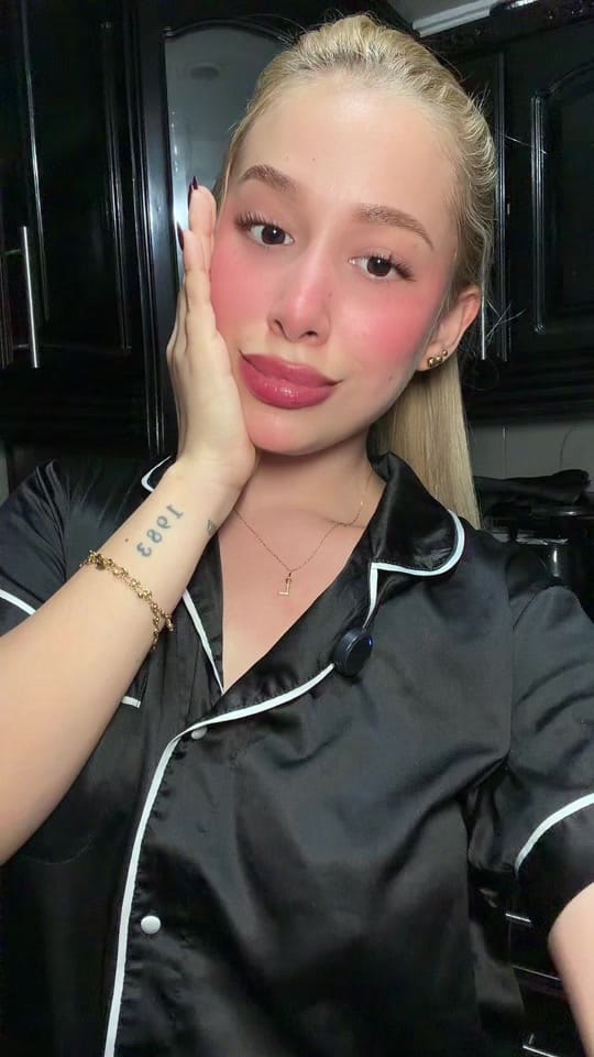 Post 2 by Laaura Mantilla on TikTok (video)