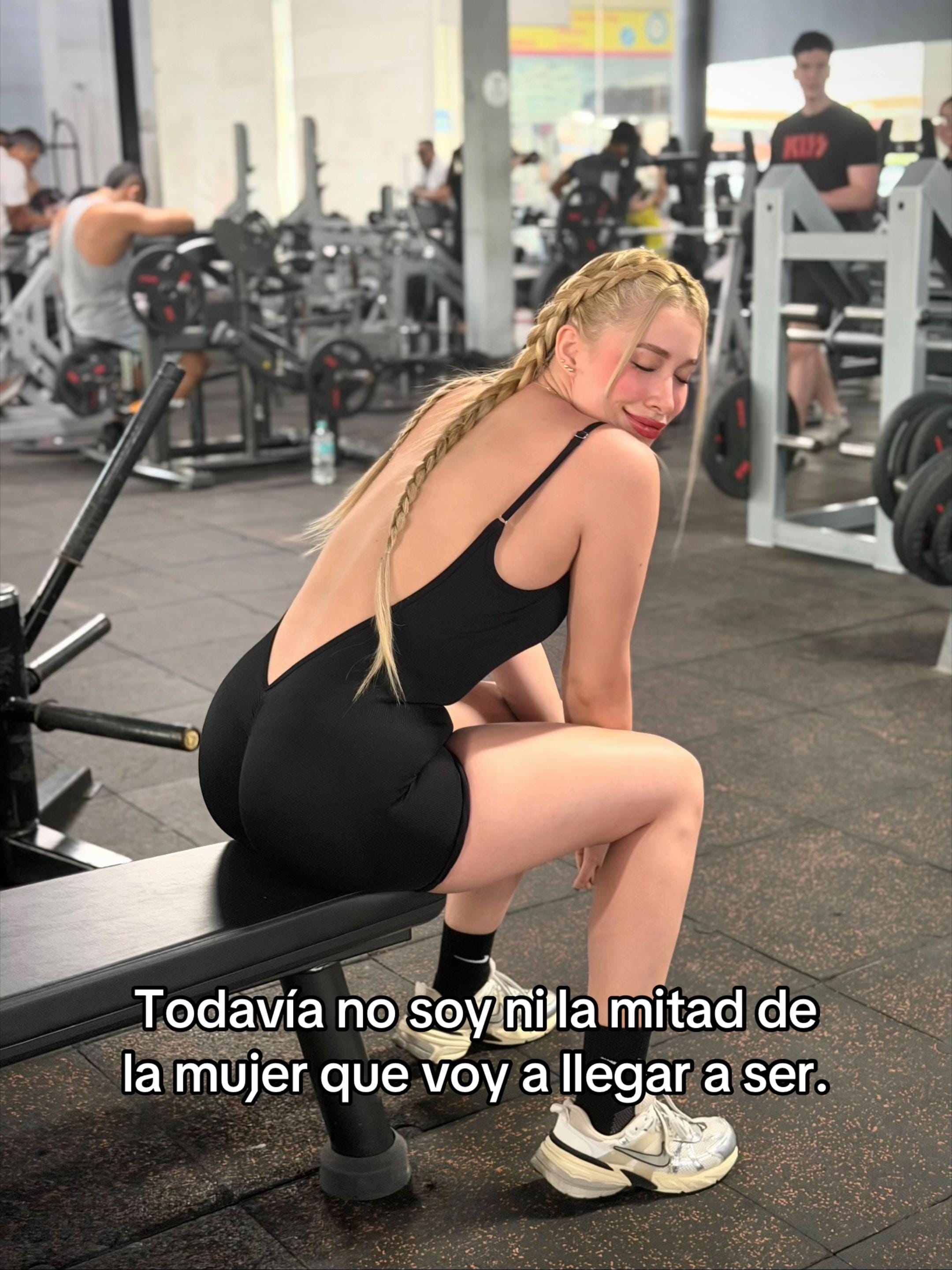 Post 3 by Laaura Mantilla on TikTok (video)
