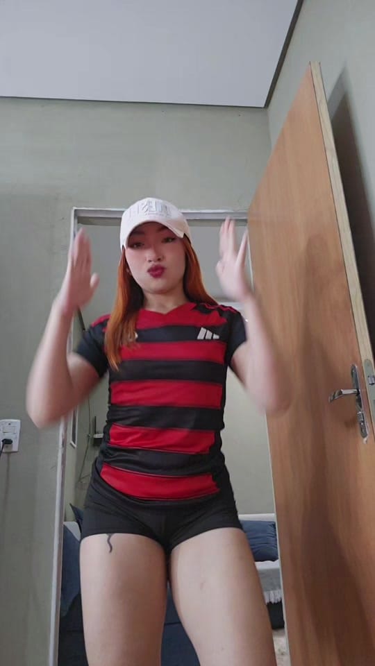 Post 8 by Vitóriaaaa on TikTok (video)