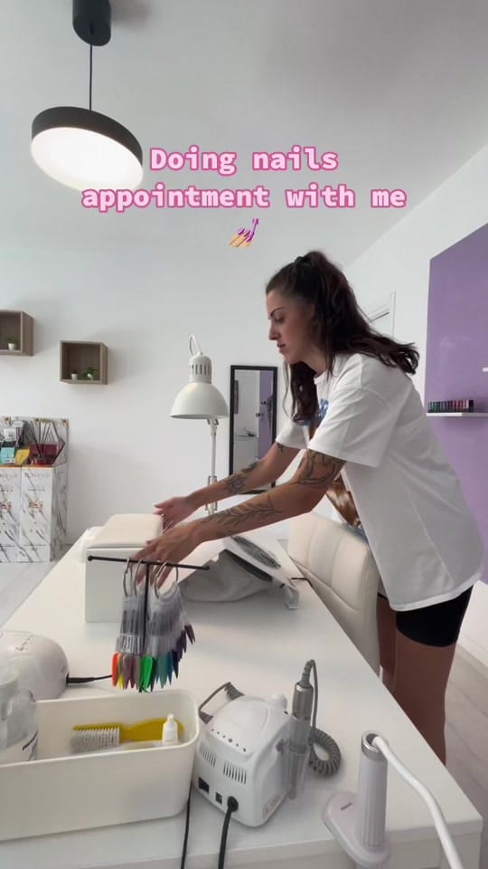 Post 9 by Alix_Nails on TikTok (video)