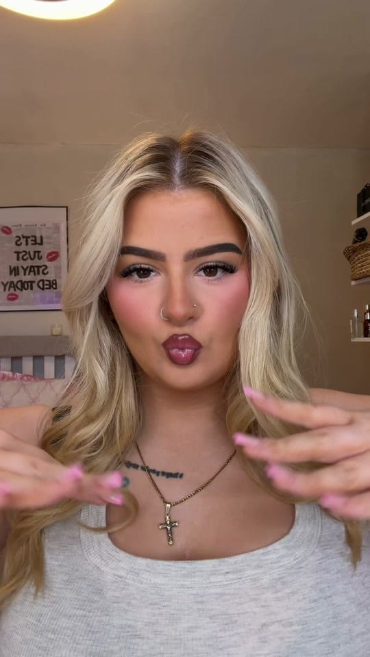 Post 1 by Annie Hazel on TikTok (video)