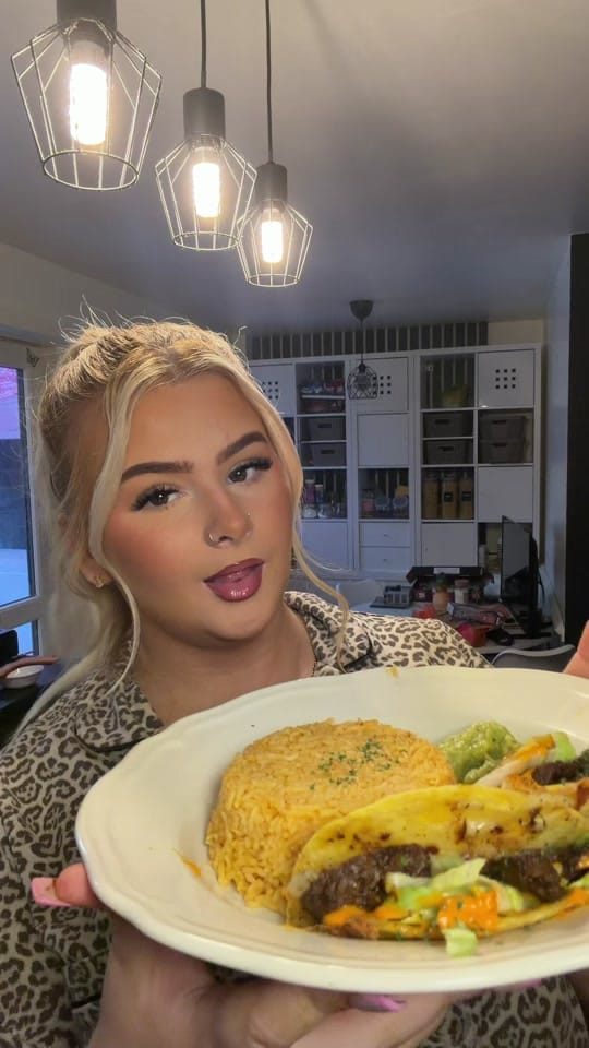 Post 7 by Annie Hazel on TikTok (video)
