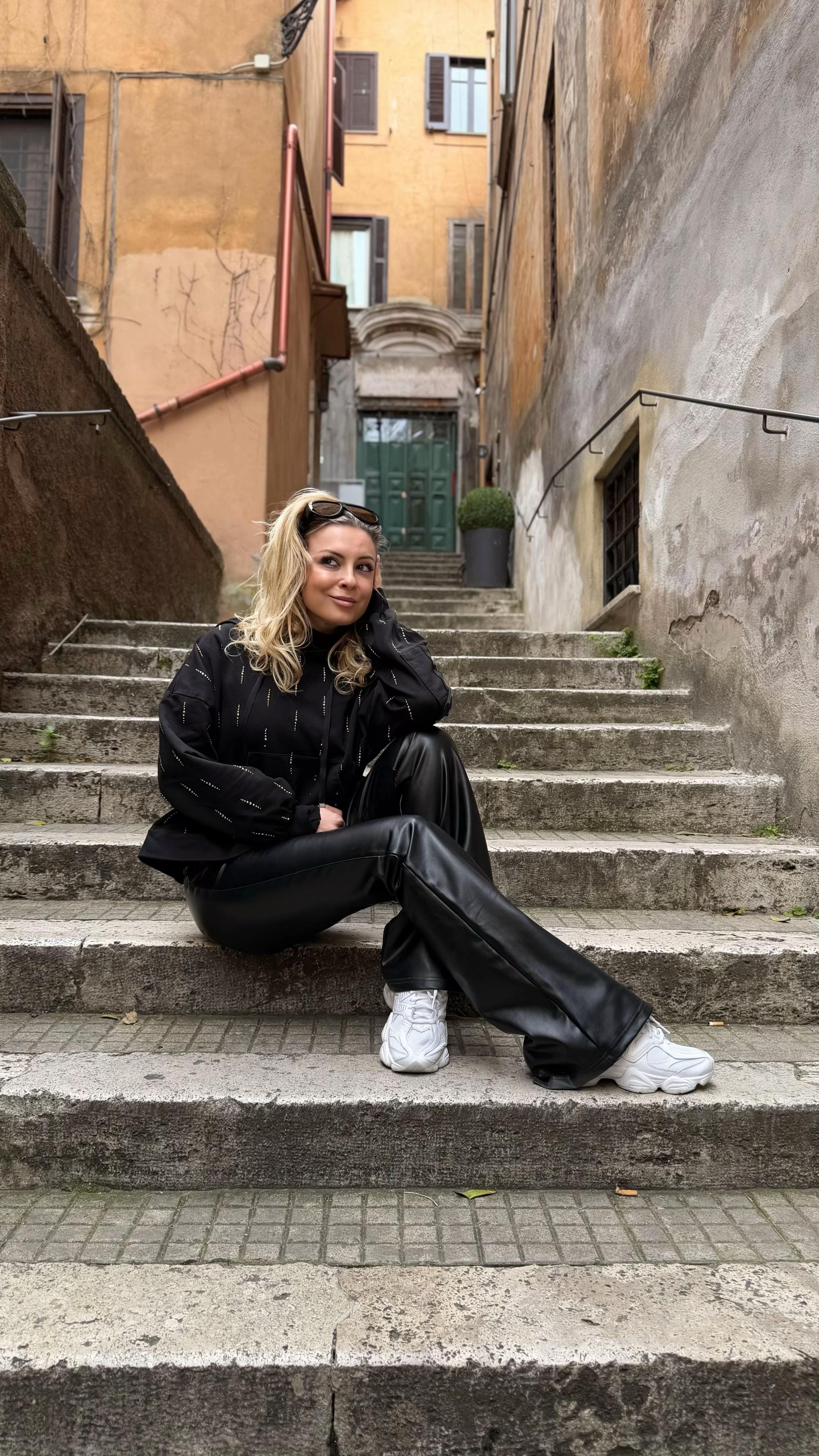 Post 2 by Ewelina Koll on TikTok (video)