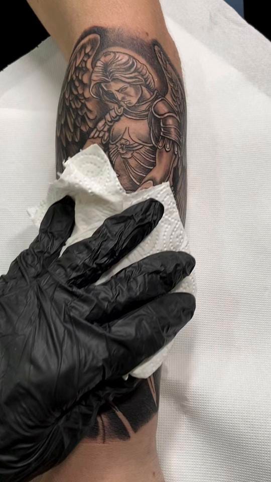 Post 1 by Emilian Tattoo on TikTok (video)