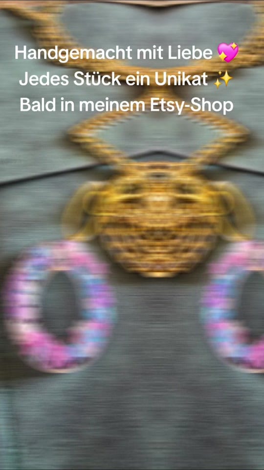 Post 2 by SzituArt on TikTok (video)