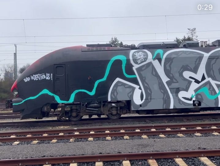 Post 7 by yard5graffitishopberlin on TikTok (video)