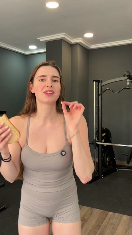 Post 2 by Elena Gómez on TikTok (video)