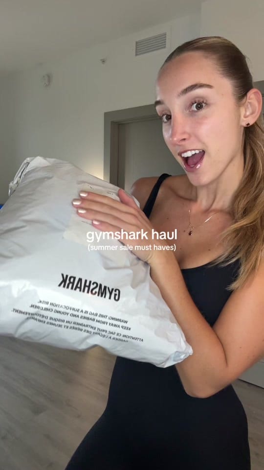 Post 1 by Laura on TikTok (video)