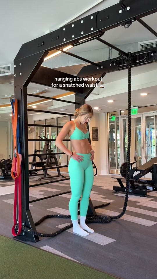 Post 6 by Laura on TikTok (video)