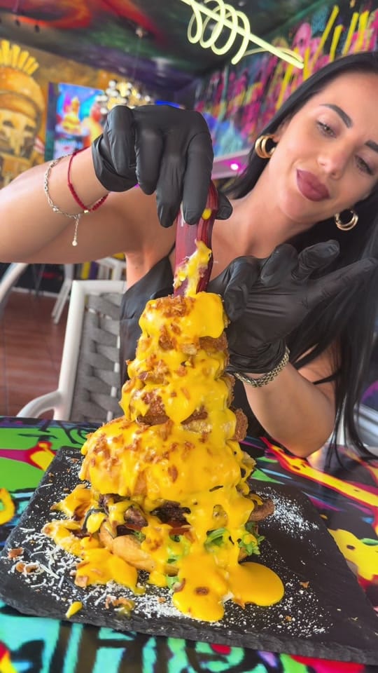 Post 4 by OXYA Burger Benidorm on TikTok (video)