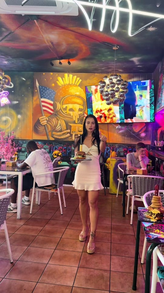 Post 3 by OXYA Burger Benidorm on TikTok (video)