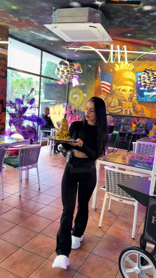 Post 1 by OXYA Burger Benidorm on TikTok (video)
