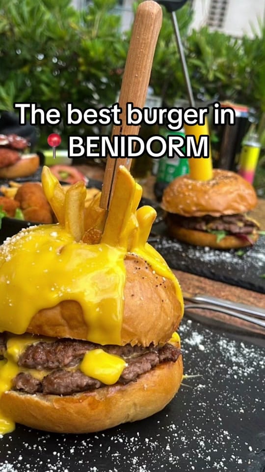 Post 10 by OXYA Burger Benidorm on TikTok (video)