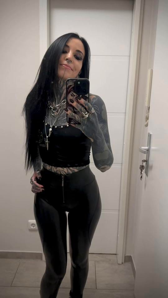 Post 1 by Hayleyploostattoos on TikTok (video)