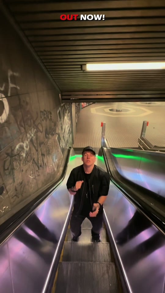 Post 6 by Junior Carl on TikTok (video)
