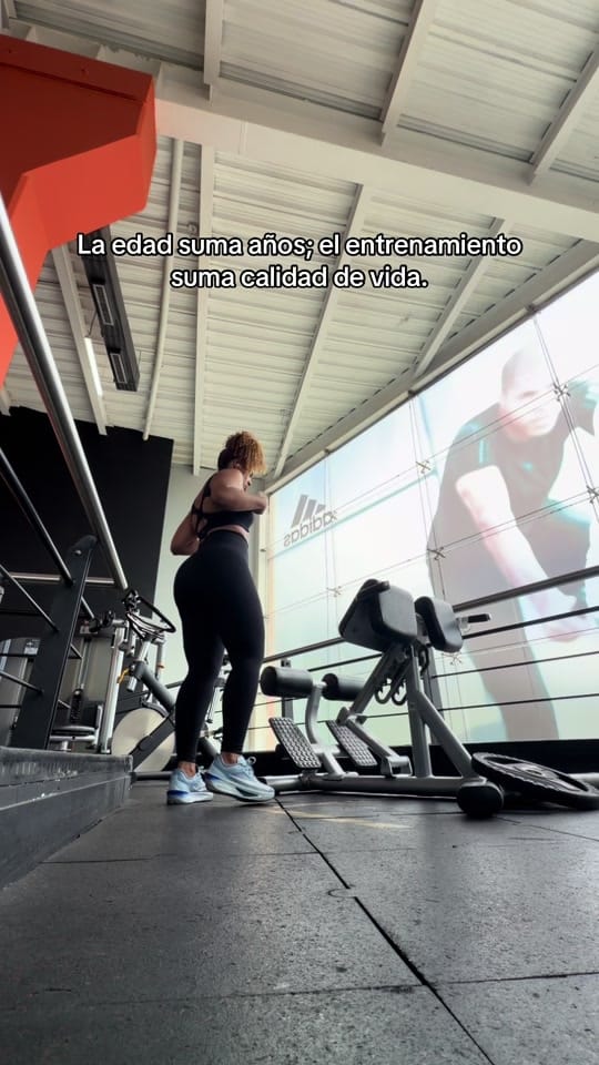 Post 1 by paola_valros on TikTok (video)
