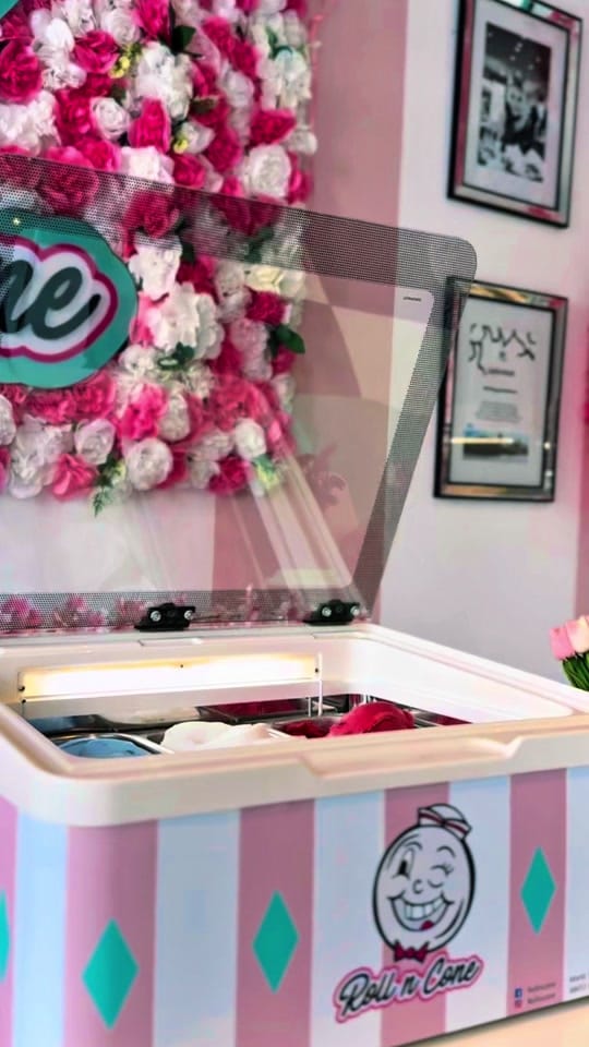 Post 4 by Eiscafé Roll n Cone on TikTok (video)