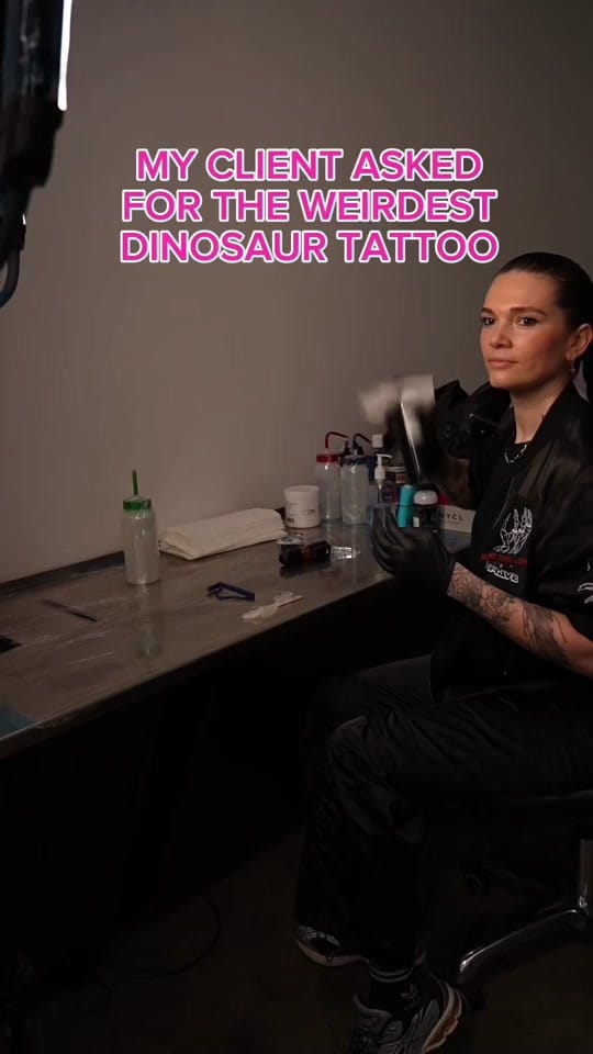 Post 6 by María Fernández tattoo artist on TikTok (video)