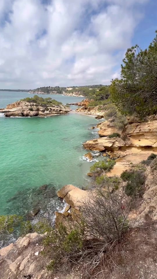 Post 5 by Travelleating on TikTok (video)