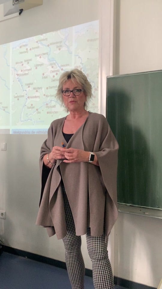 Post 9 by die Lehrerin 🎵 on TikTok (video)