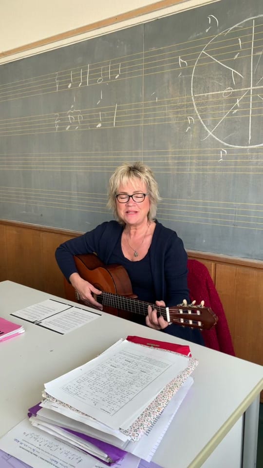 Post 2 by die Lehrerin 🎵 on TikTok (video)