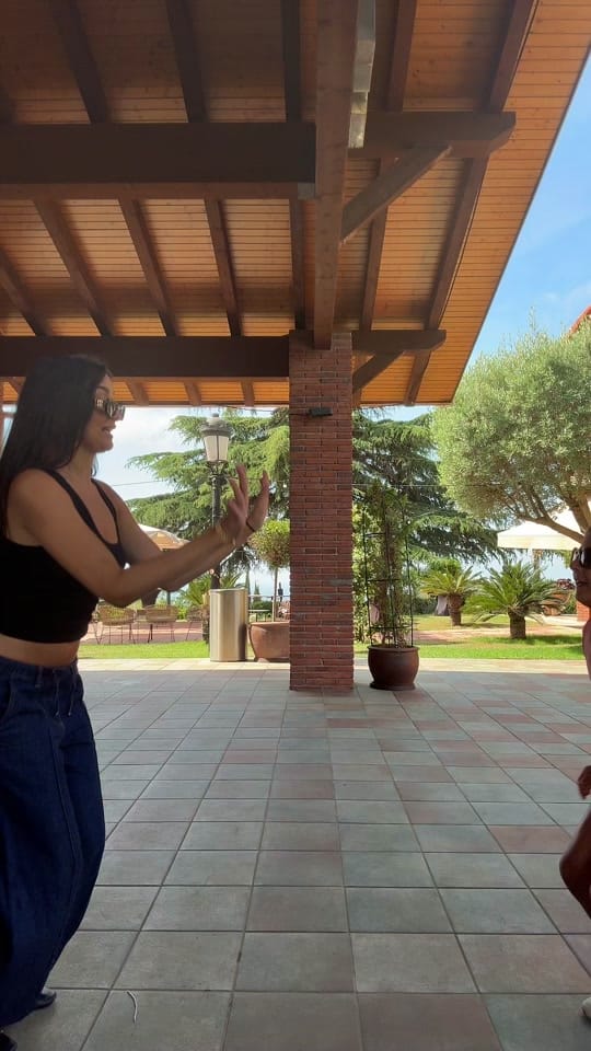 Post 6 by clau on TikTok (video)