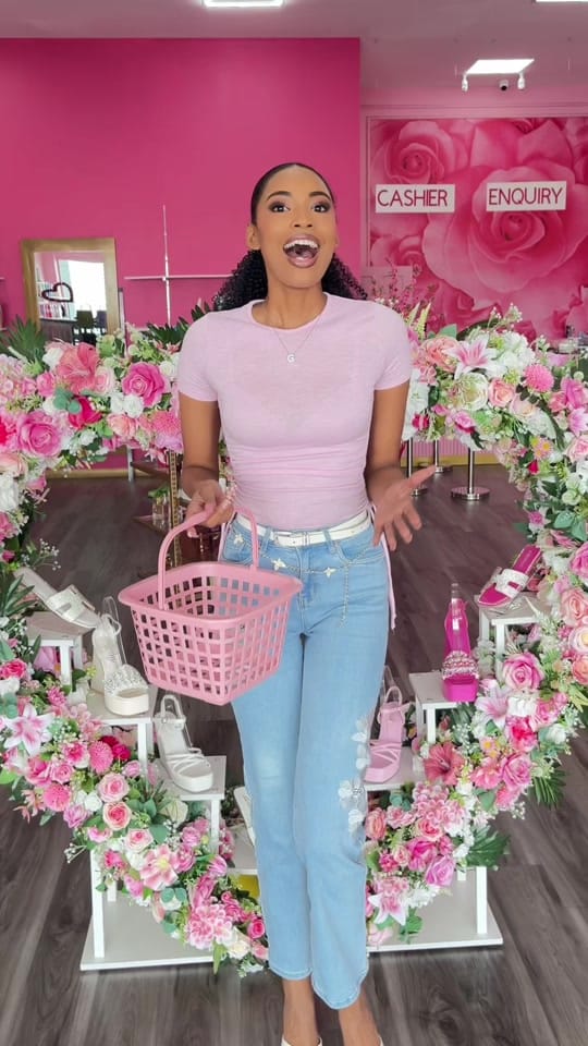 Post 1 by The Pink Box on TikTok (video)