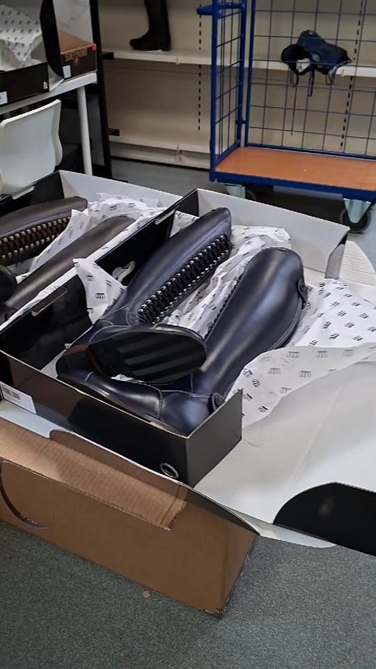 Post 6 by www.reitstiefel.shop on TikTok (video)