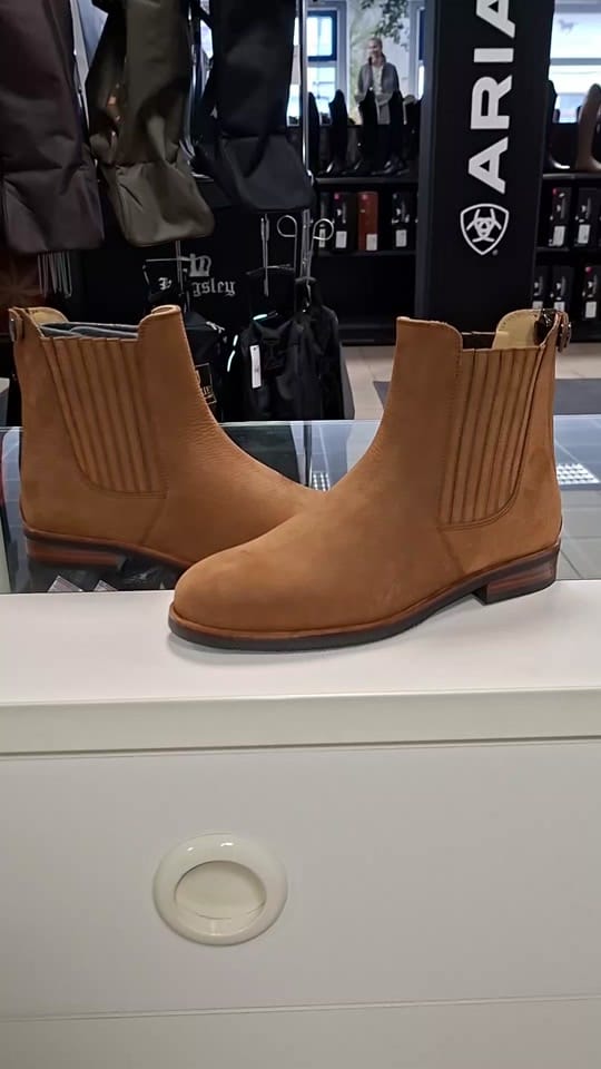 Post 1 by www.reitstiefel.shop on TikTok (video)