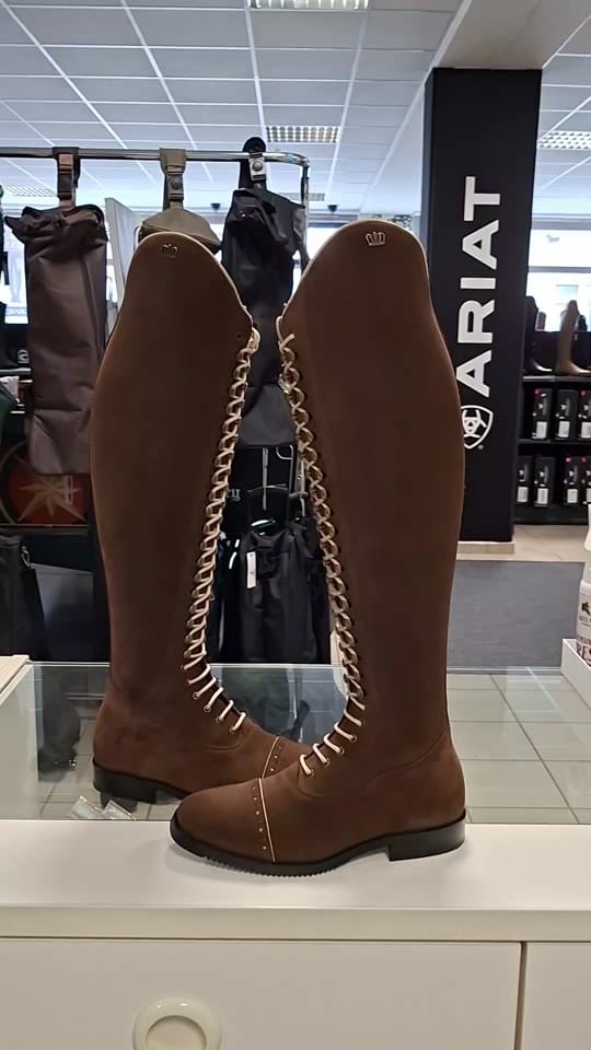 Post 2 by www.reitstiefel.shop on TikTok (video)
