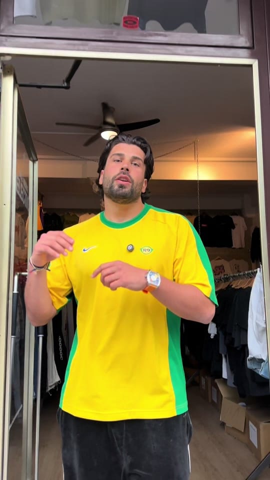 Post 1 by Vice Vintage Selection on TikTok (video)