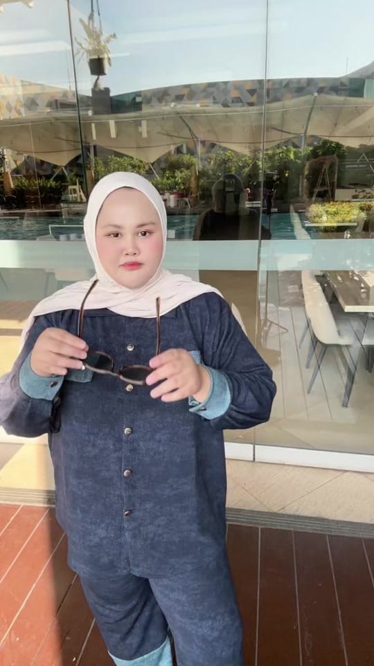 Post 6 by vinaaelvina_ on TikTok (video)