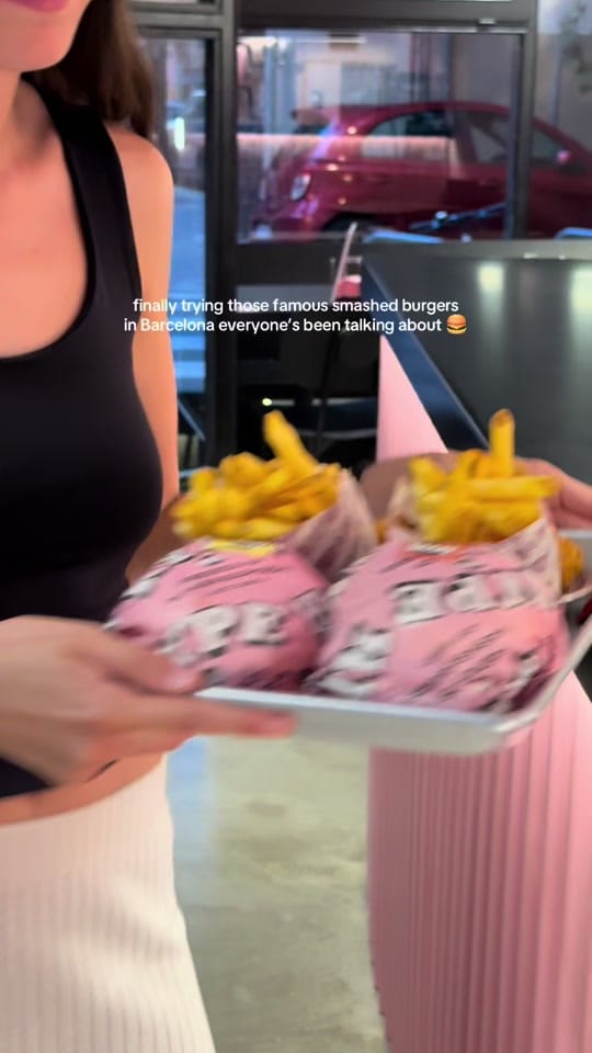 Post 1 by Helena🌺 on TikTok (video)