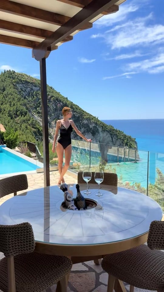 Post 8 by Milosparadisevillas on TikTok (video)