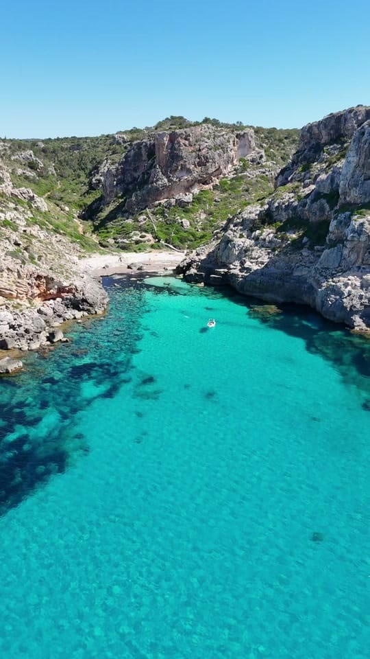 Post 4 by Isola di Minorca Network on TikTok (video)