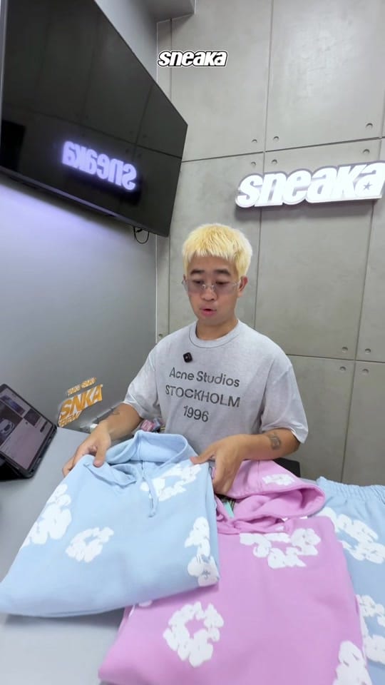 Post 1 by Sneaka on TikTok (video)