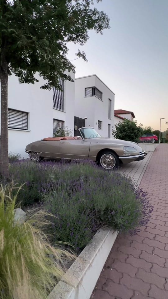 Post 3 by CitroenDSManufaktur on TikTok (video)