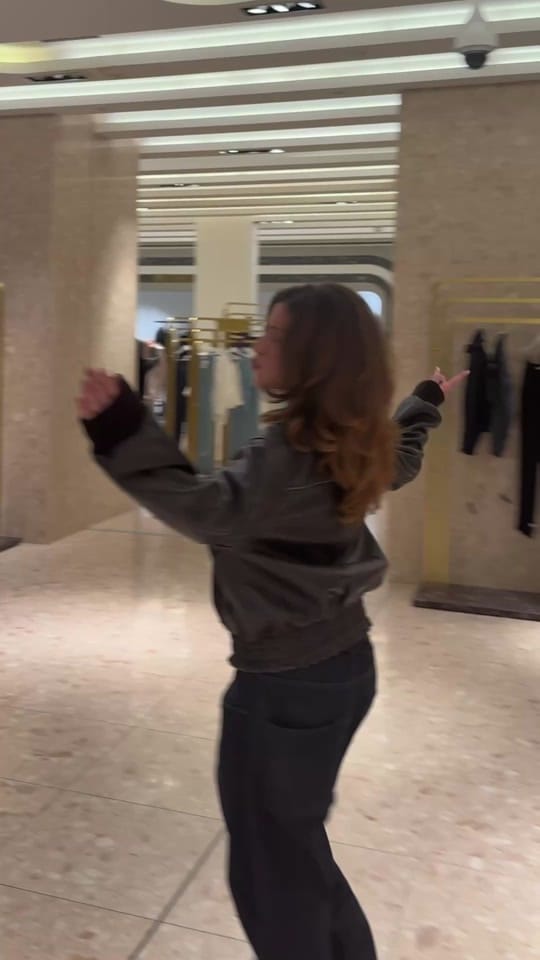 Post 2 by KaDeWe on TikTok (video)
