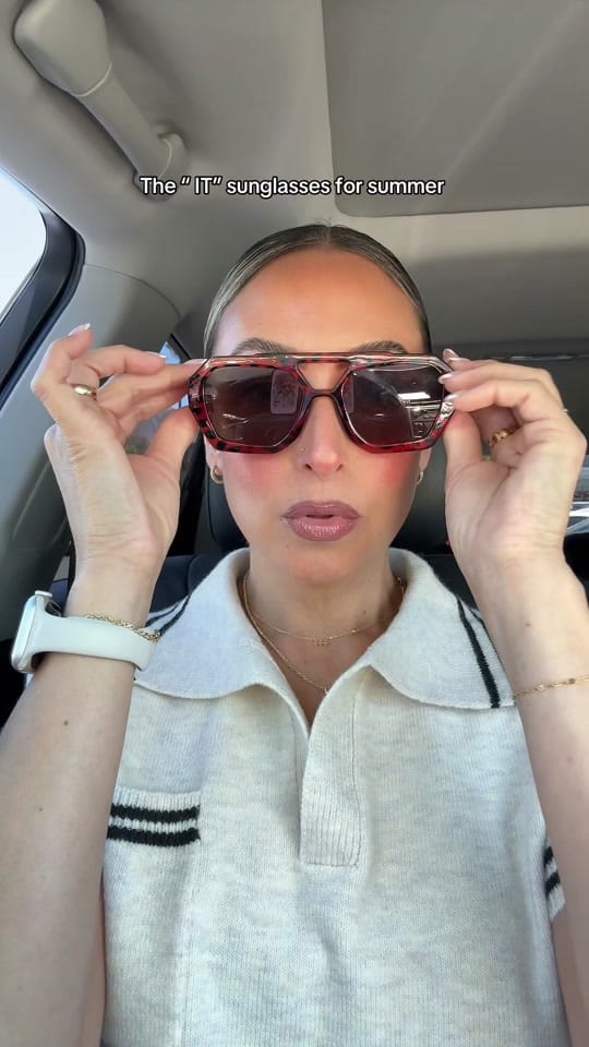 Post 4 by Nina Martinez on TikTok (video)