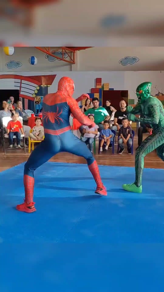 Post 10 by AleServin.Hero on TikTok (video)