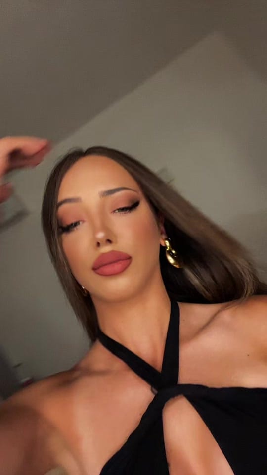 Post 3 by Laura🖤 on TikTok (video)