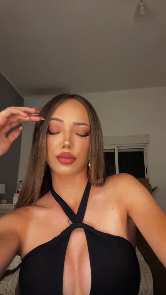 Post 5 by Laura🖤 on TikTok (video)