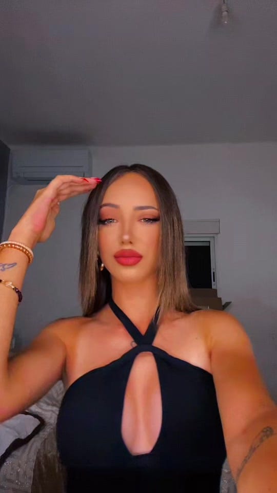 Post 2 by Laura🖤 on TikTok (video)