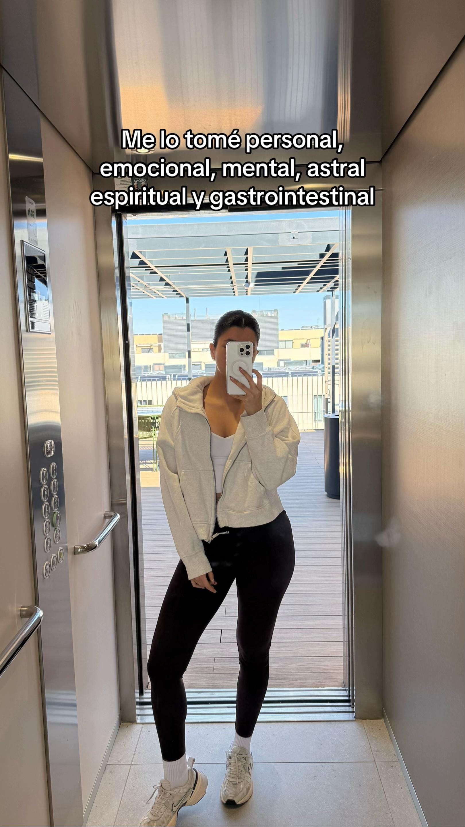 Post 3 by Carolina Romero on TikTok (video)