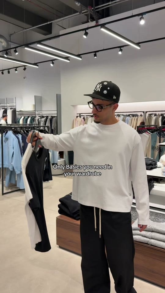 Post 6 by Featurestores on TikTok (video)