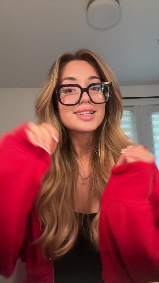 Post 6 by ARIANE SIMARD on TikTok (video)