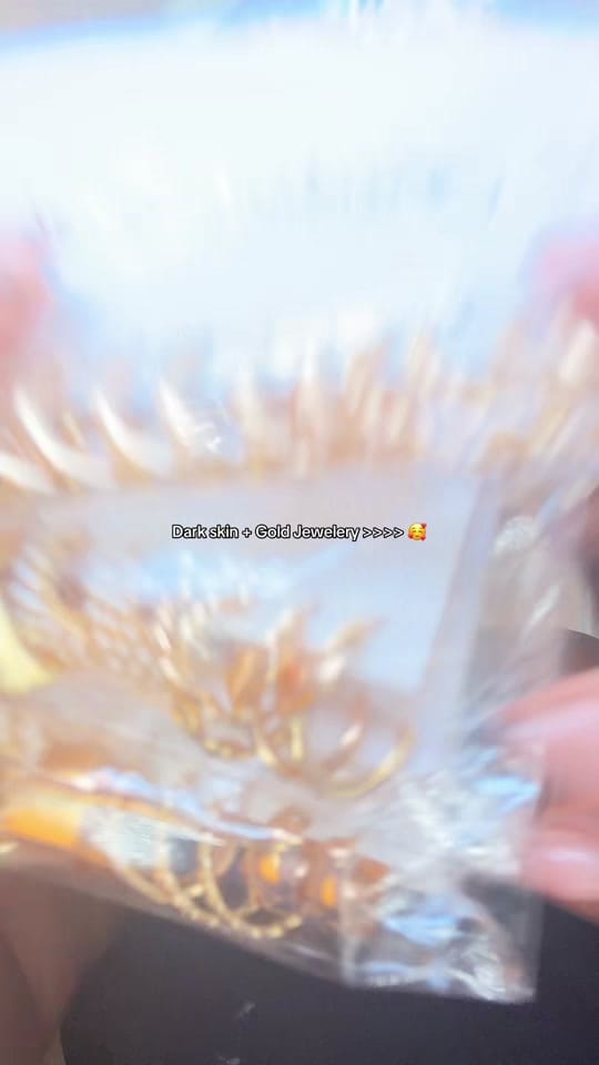 Post 5 by Essence of Vee 🔝 on TikTok (video)