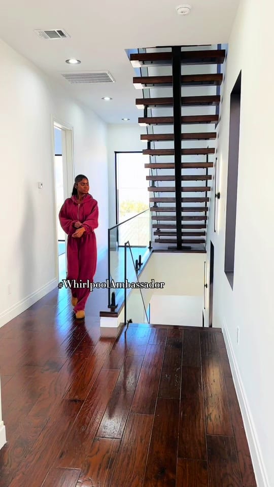 Post 8 by WatchingAlicia on TikTok (video)