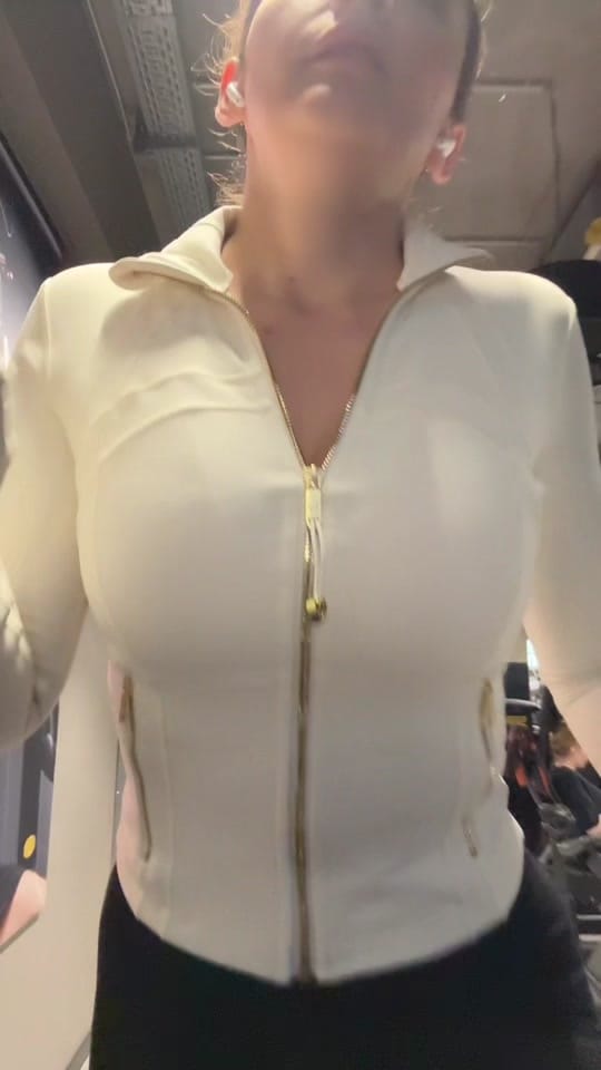 Post 6 by Grisi on TikTok (video)