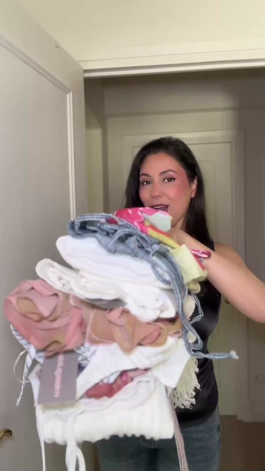 Post 2 by Valentina Lasso on TikTok (video)